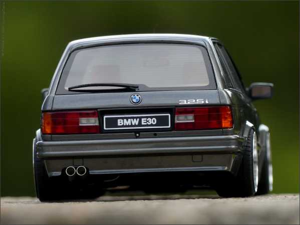 1:18 BMW E30 Touring M-Pack Schnitzer Optik - Grau Edition = OVP